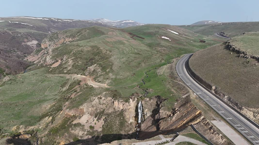 Karlar eridi Susuz Şelalesi’nde kartpostallık görüntüler oluştu - Resim: 9